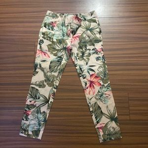 😍 Cute floral spring capri pants